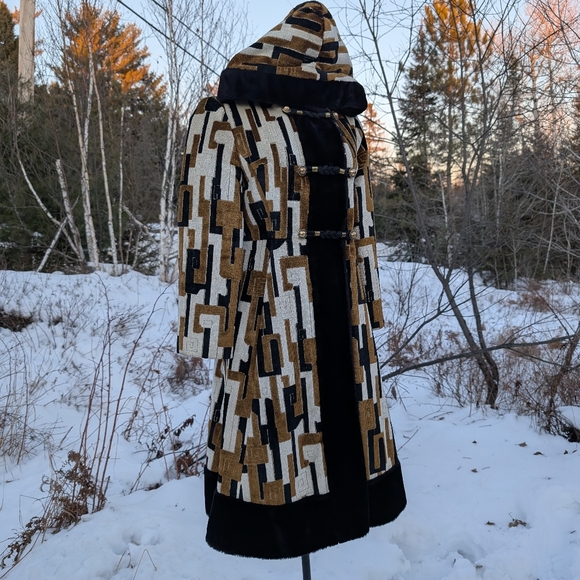 GORGEOUS 70'S MADE IN CANADA IRVING POSLUNS VINTAGE CHENILLE CARPET COAT - Picture 4 of 16